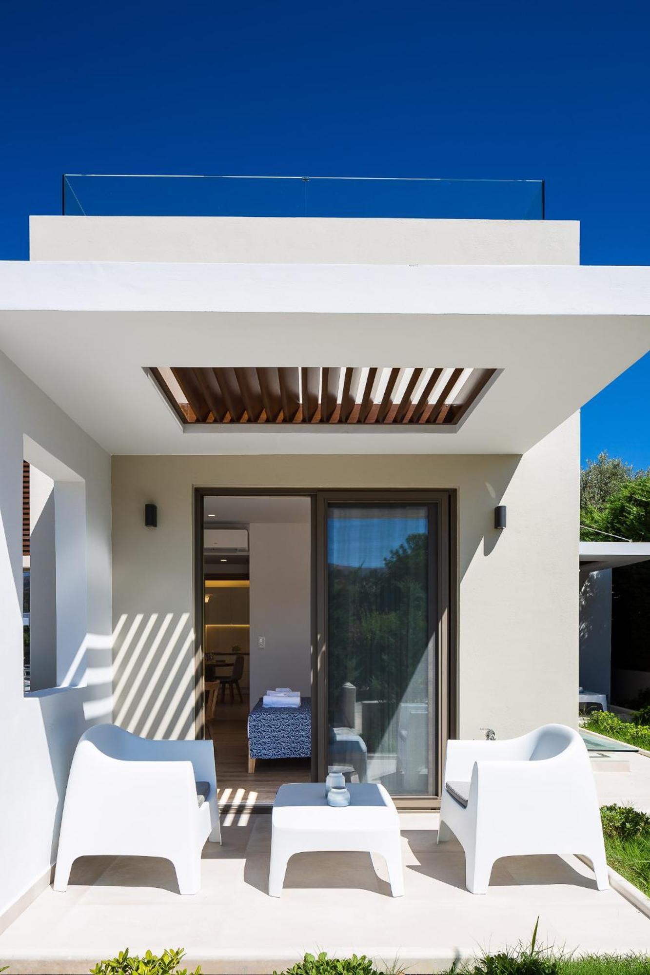 Vasilios Villa, With Pool, Gym & Close To Beach, By Thinkvilla Loutra Екстериор снимка