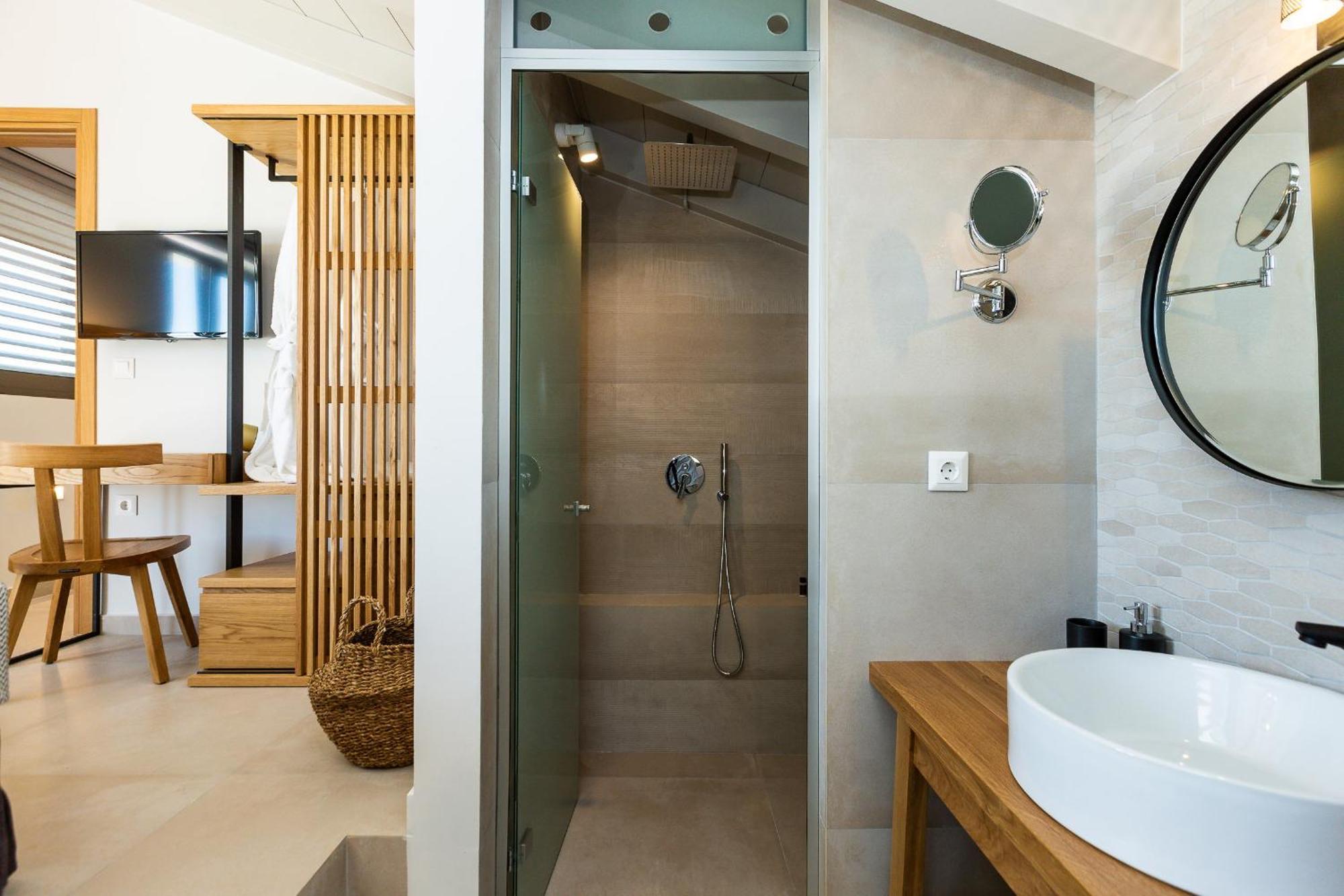 Vasilios Villa, With Pool, Gym & Close To Beach, By Thinkvilla Loutra Екстериор снимка