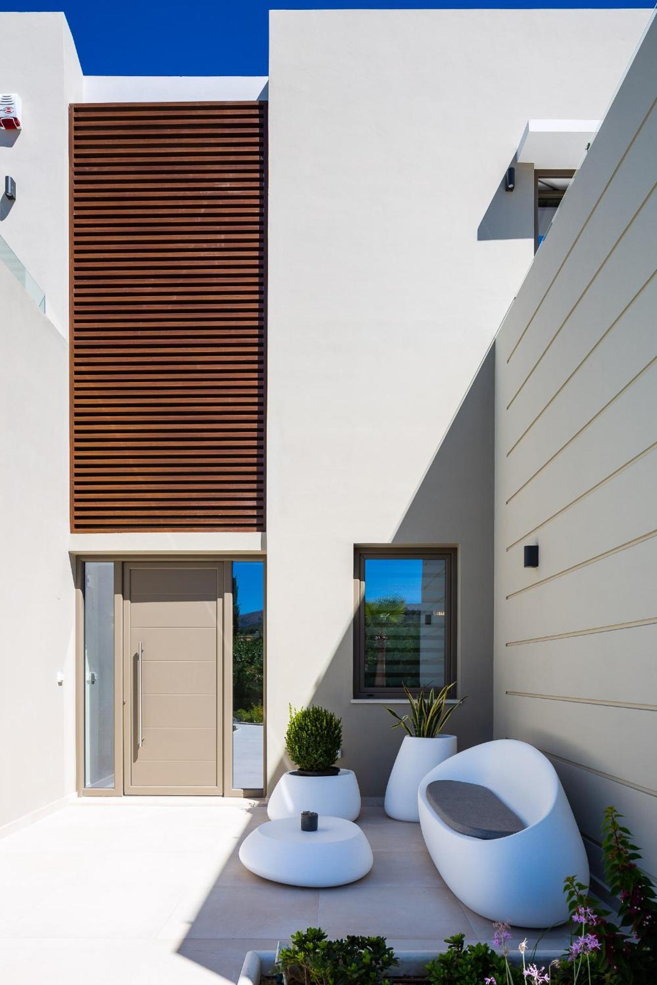 Vasilios Villa, With Pool, Gym & Close To Beach, By Thinkvilla Loutra Екстериор снимка