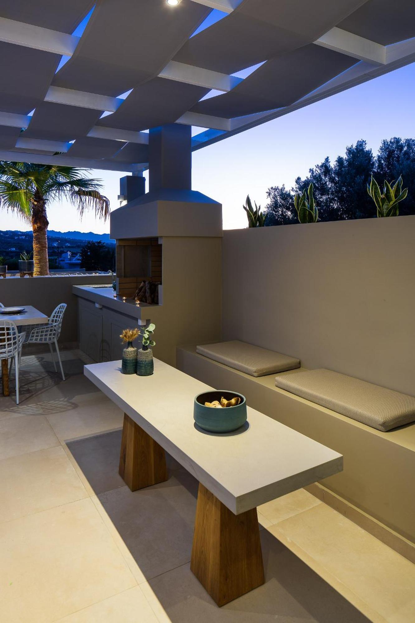 Vasilios Villa, With Pool, Gym & Close To Beach, By Thinkvilla Loutra Екстериор снимка