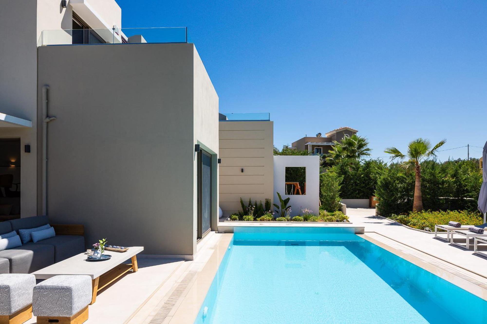 Vasilios Villa, With Pool, Gym & Close To Beach, By Thinkvilla Loutra Екстериор снимка