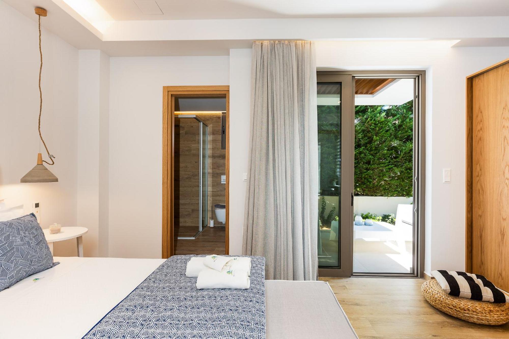 Vasilios Villa, With Pool, Gym & Close To Beach, By Thinkvilla Loutra Екстериор снимка