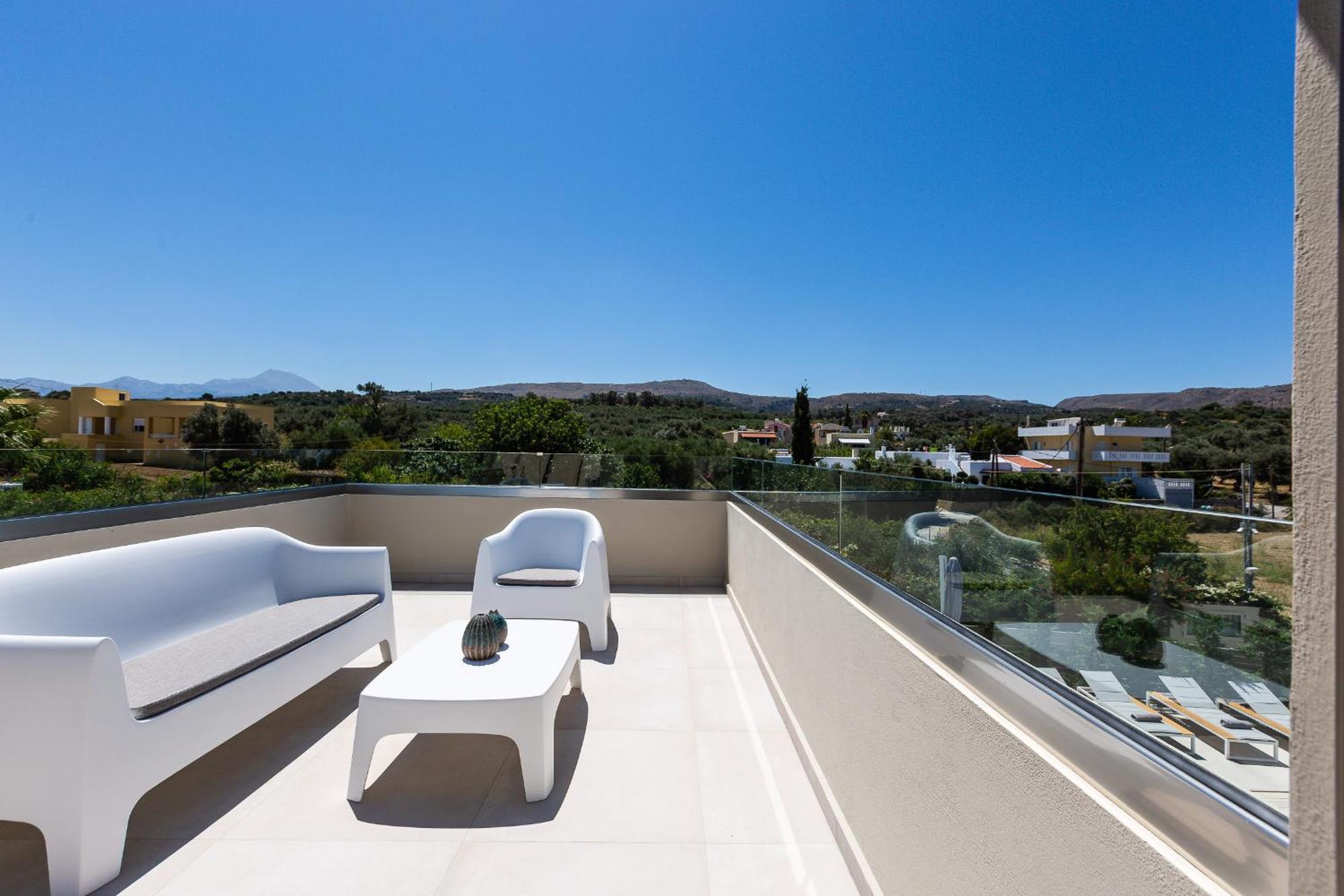 Vasilios Villa, With Pool, Gym & Close To Beach, By Thinkvilla Loutra Екстериор снимка